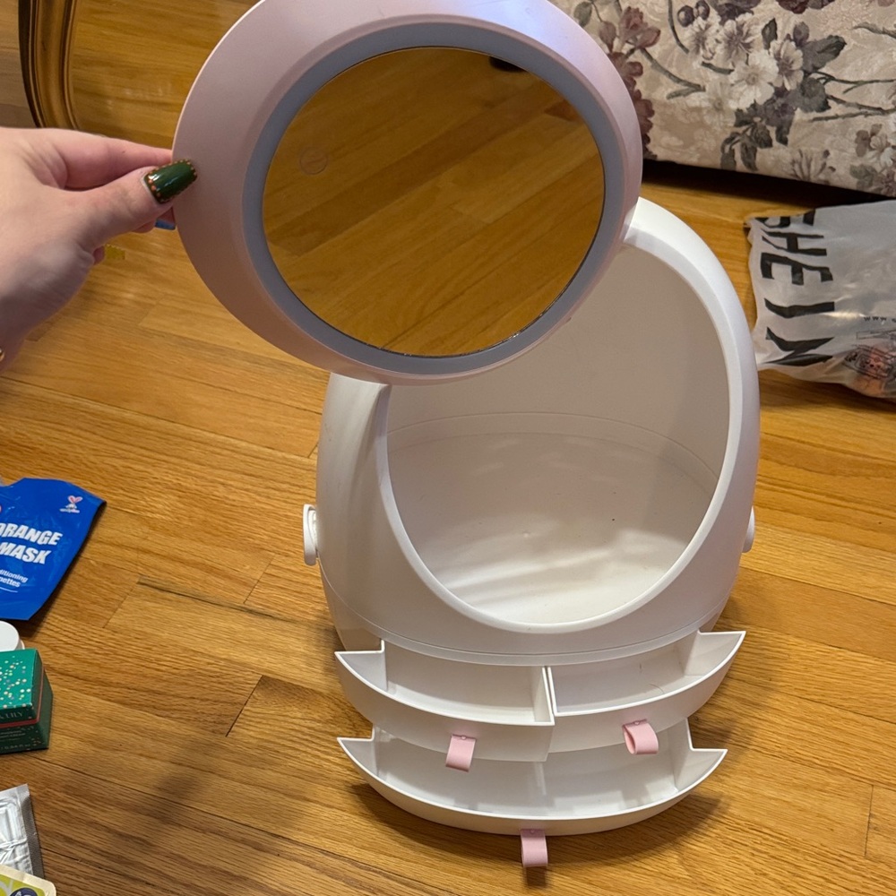 Oval Lighted Vanity Mirror Organizer in White & Soft Pink - Picture 2 of 6